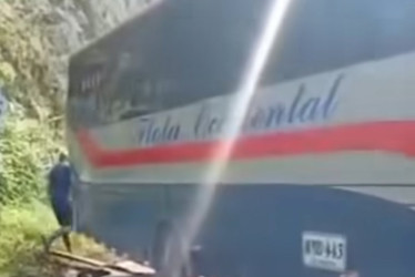 El bus fue interceptado hacia las 5:00 de la mañana del lunes 7 de julio en el sector conocido como Muindó a pocos metros de Risaralda 