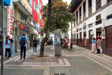 Los comerciantes de la calle 22 entre carreras 7ma. y 8va. celebraron el acuerdo que crea la La Calle del Tango de Pereira. 
