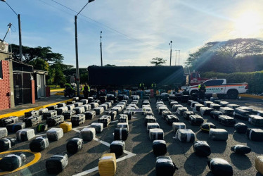 Video: hallan casi cinco toneladas de marihuana ocultas entre bultos de cebollas en una tractomula