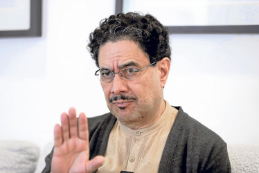 Foto | EFE | LA PATRIA  El senador de izquierdas Iván Cepeda habla de sus expectativas con relación al fallo que una jueza emitirá el lunes en el juicio al expresidente Álvaro Uribe.