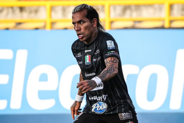 Dayro Moreno, goleador del Once Caldas, en el partido ante Fortaleza. El delantero llegó a 365 goles en su carrera y 251 por Liga.