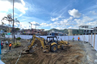 El bulevar de San Jorge está en camino. El viernes (27 de junio) se demolió el parque frente al colegio y ya se desmonta otro cerca del D1. Se reconstruirían con mejoras. El proyecto de la Alcaldía de Manizales tiene octubre de este año como plazo de entrega.