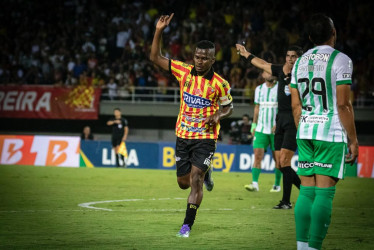 Con casa llena, Deportivo Pereira volvió a demostrar su fortaleza como local y logró su primera victoria en el campeonato. 