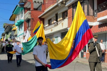 El objetivo es izar la bandera de Colombia como símbolo de independencia.