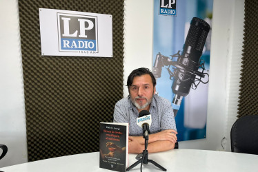  El docente y escritor Pablo Rolando Arango, autor de Sirvan la cicuta, crucifiquen al autómata.