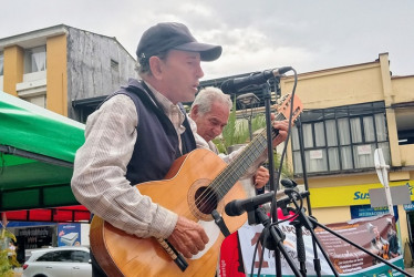  El dueto Los Amigos abrió la velada.