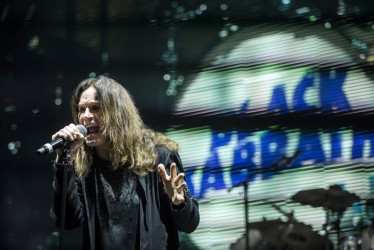 Ozzy Osbourne, el cantante del grupo británico de 'heavy metal' Black Sabbath, fallecido hoy a los 76 años "rodeado de amor", según informó su familia en un comunicado.