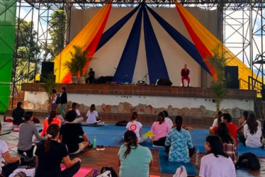 El yoga sirve para mejorar el estado físico y mental de las personas. 