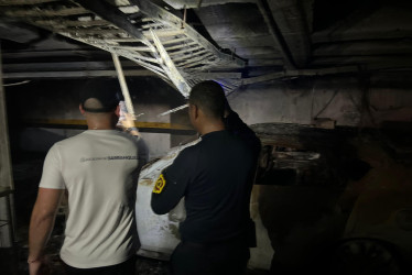 Este es el sótano del conjunto residencial Flores de Recreo en donde se originó el incendio en Barranquilla.