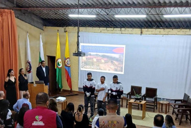 En el INEM conversaron con el fin de aplicar fortalezas y oportunidades para mejorar las estrategias aplicadas por las instituciones educativas.