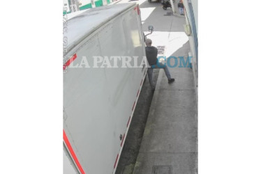 Dos sujetos son los señalados de cometer el hurto mientras la víctima entregaba el pedido.