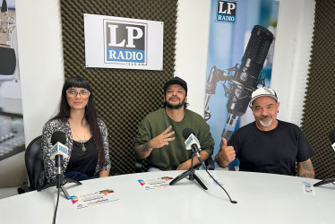 Laura Hernández, directora de la agenda cultural de Cinespiral y los artistas Pitu Miju y Alejo de Acusbeats. 