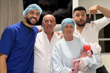 Alejandro, Oswaldo, Socorrito y Alex con Juanita, su nueva integrante. 