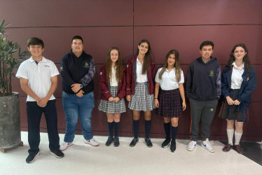Sofía López Mejía, Isabella Coronado, Nicoll Ceballos Cardona, Jerónino Henao Caro y Mariana Ramírez Cardona, becados en la Universidad Autónoma de Manizales.