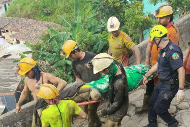 El lesionado sufrió graves lesiones, luego de caer unos 140 metros dentro de una mina.