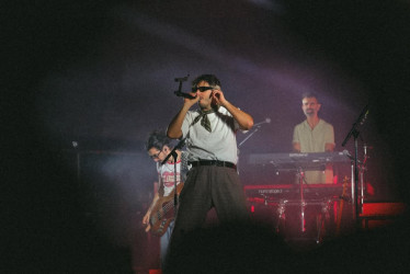 Isaza, el integrante de Morat que hizo subir a una niña de 9 años al escenario durante su concierto en Manizales para cantar con ella una canción.