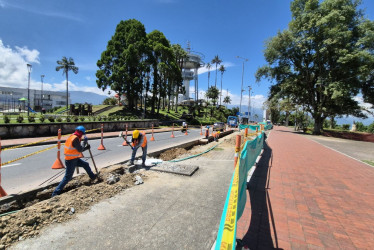 Tres comerciantes informales plantean sus inquietudes frente al inicio de obras en el bulevar de Chipre. Piden claridades sobre los cambios a sus módulos y los permisos para vender en el espacio remodelado. La Alcaldía de Manizales responde.