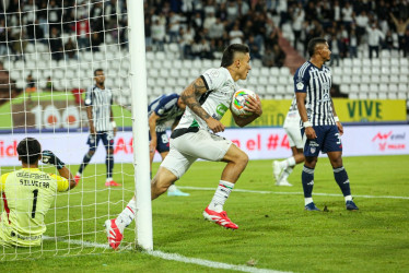 Jefry Zapata anotó los dos goles para empatar el partido 