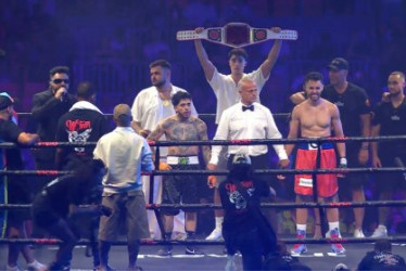 En el combate principal entre The Grefg y Westcol el árbitro ha sentenció KO técnico y el español se alzó con la victoria.