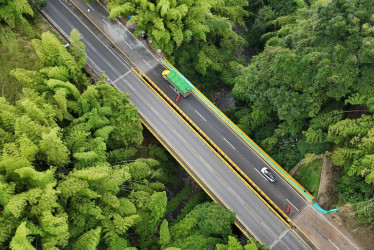 El Eje Cafetero recuperó un puente de 60 metros que es clave para la conexión entre Manizales y Pereira. Así se ve la obra renovada, que cerró la vía durante 22 meses.