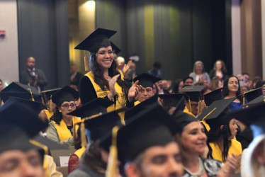  Foto Tomada de la web de la Unade I LA PATRIA Universidades como la Americana de Europa ven con buenos ojos que el Ministerio de Educación de Colombia revise el sistema de acreditación de quienes hacen estudios en el exterior. El propósito es evitar estafas.
