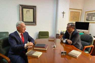 Álvaro Uribe Vélez y Gustavo Petro.