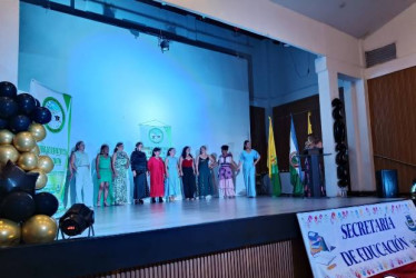 Trabajan por seguridad de las mujeres. Además, otras 10 participaron en un desfile de modas con sus propias confecciones. 20 años después arreglan calle para dos barrios y 150 familias. Y más noticias de municipios caldenses.