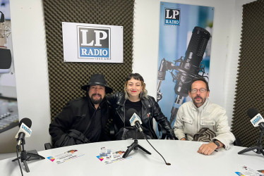 William Leonardo Garzón, Valeria Zarama y Carlos Mario Uribe Álvarez del Festival de Poesía de Manizales.