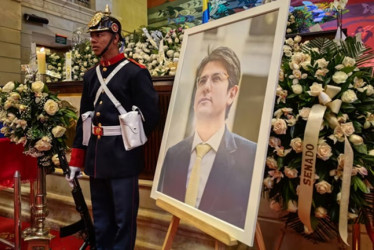 El crimen de Miguel Uribe Turbay ha reavivado el temor a que el país repita los episodios de violencia política de la campaña de 1990.