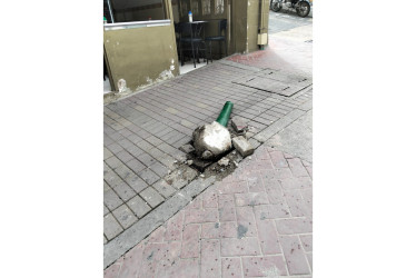 Este fue el bolardo que la persona responsable del daño realizó su arreglo. 