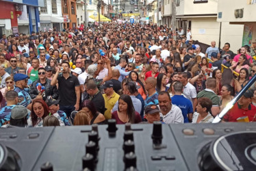 Se espera un ambiente festivo y un clima favorable para disfrutar de esta segunda noche de celebración en la mítica Calle 12 del barrio El Bosque. 