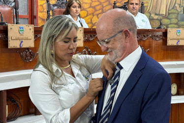 El Concejo de Villamaría condecoró al gobernador de Caldas, Henry Gutiérrez Ángel.