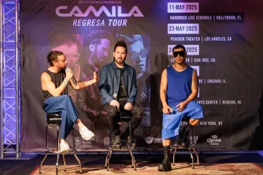 Mario Domm (i) Pablo Hurtado (c) y Samuel Parra, integrantes de la banda mexicana Camila.