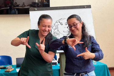 40 ciudadanos (entre docentes, cuidadores y familiares) iniciaron un curso gratuito de lengua de señas colombiana.