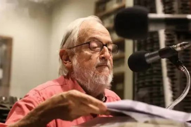 Daniel Divinsky, editor argentino creador del sello De La Flor. 