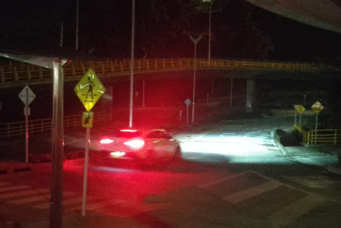 Robos repetitivos en Los Cedros, en Manizales, han afectado al alumbrado público. En agosto, ciudadanos transitaron por tres noches a oscuras. Así puede denunciar actos sospechosos.Robos repetitivos en Los Cedros, en Manizales, han afectado al alumbrado público. En agosto, ciudadanos transitaron por tres noches a oscuras. Así puede denunciar actos sospechosos.