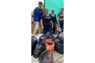 Estudiantes de la ESAP se unieron a las acciones de solidaridad con el barrio Galán, donde 15 personas resultaron afectadas por el incendio del 8 de agosto del 2025.