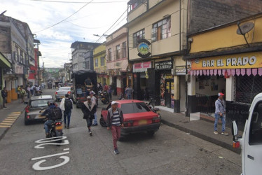 Foto|Google maps| LA PATRIA  El ataque a la mujer fue en la calle 20 con carrera 17, de la Galería de Manizales.
