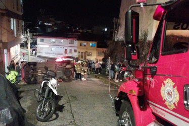 El carro volcado cerca del cementerio .