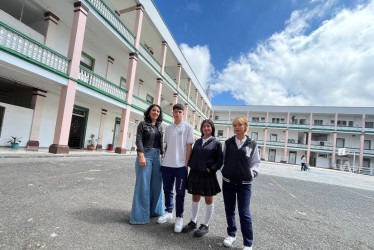 El Liceo Isabel la Católica le apuesta a la lectura como plan institucional. Conversaron esta semana con Piedad Bonnett, autora de Lo que no tiene nombre y más. 