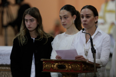 María Claudia Tarazona dijo unas emotivas palabras en el funeral de su esposo, Miguel Uribe Turbay.