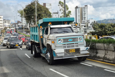 La caravana en Manizales contra los peajes de Autopistas del Café, recorrió este viernes las vías de la ciudad. Piden el desmonte de tres peajes de la concesión Autopistas del Café.
