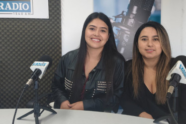 Natalia Correa, profesional del Desarrollo del Ser, y Anlly Vanesa Muñoz, profesional de Mejoramiento Productivo, del programa Zasca Manufactura Manizales, de la Universidad Católica de Manizales.