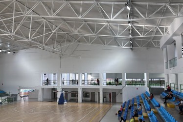 Luego de los trabajos de sellado de humedades, ya se ve mejor el aspecto de la cancha central.