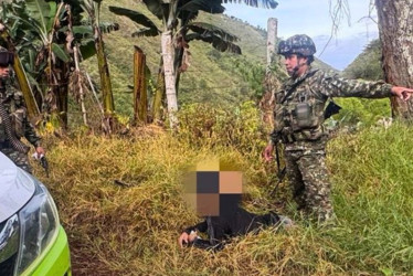 La víctima alcanzó a lanzarse de la camioneta.