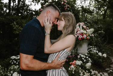 Taylor Swift junto a su prometido