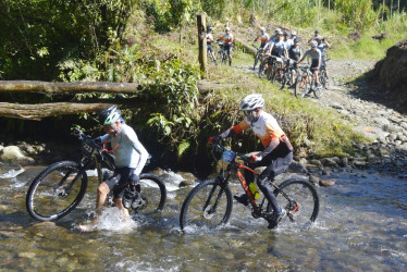 La travesía recorrió 35 kilómetros, pasando por veredas como La Samaría, Alto del Palomar, El Pájaro y la Cascada de las Brujas.
