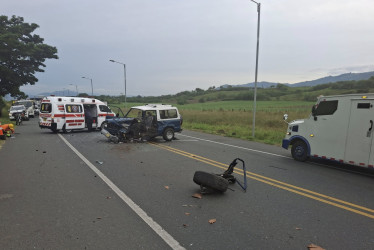 Tres personas resultaron lesionadas en el siniestro. Dos murieron mientras recibían atención médica.