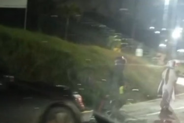 Tras el accidente en La Estampilla, se habría presentado una demora para atender a los lesionados.