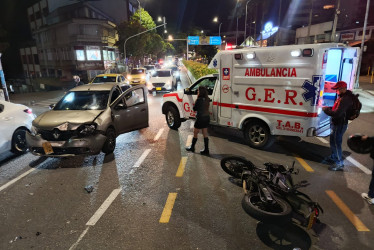 Los dos lesionados se movilizaban en una motocicleta y los trasladaron a un hospital.